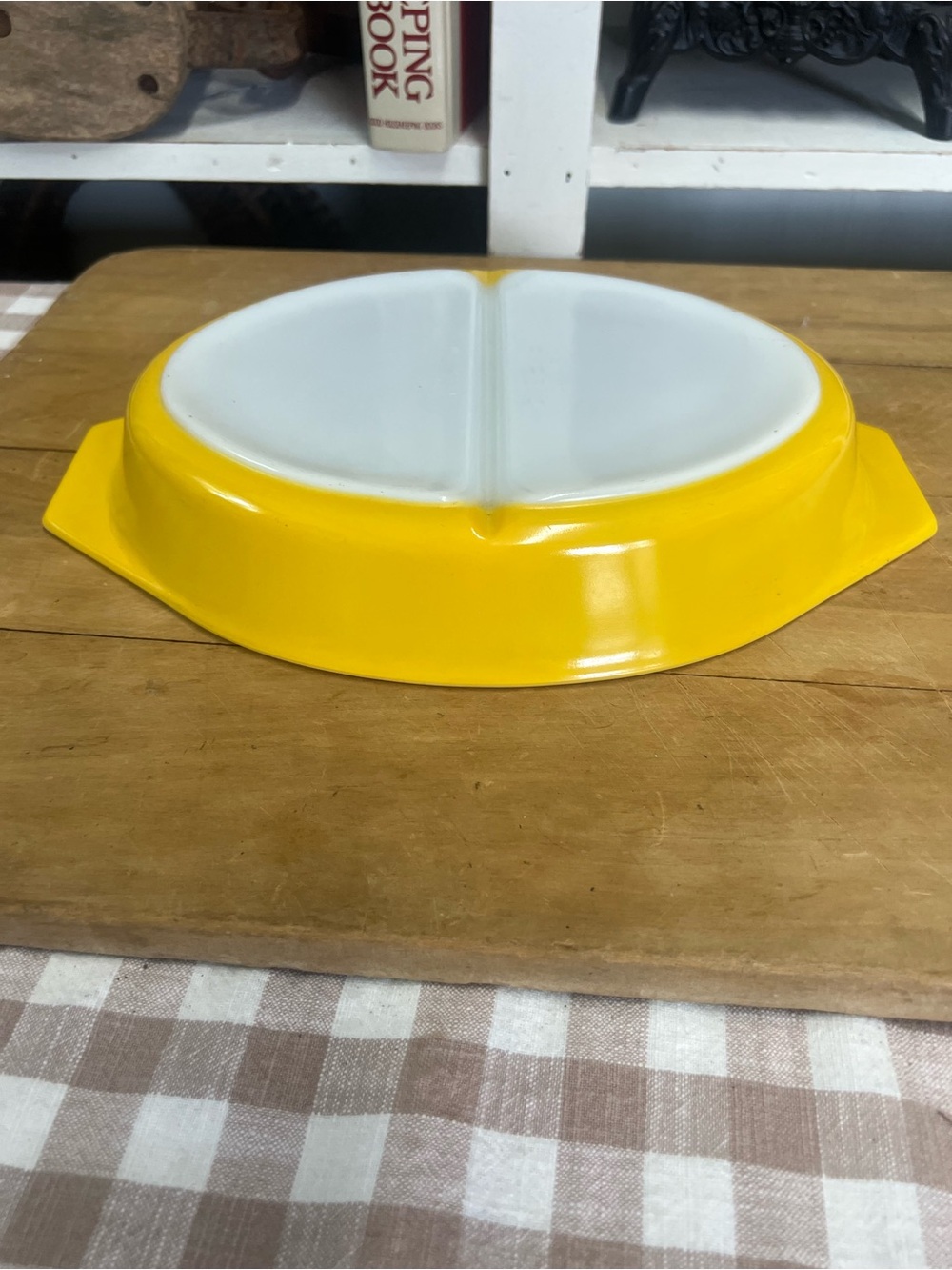 Pyrex yellow divided dish 1 1/2 quart